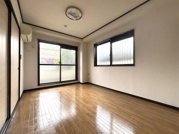 �y�����E���r���O�z�@