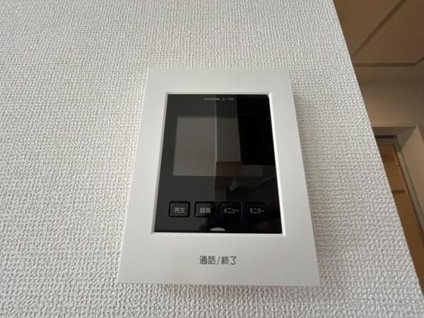 �y�Z�L�����e�B�z�@