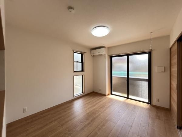 �y�����E���r���O�z�@