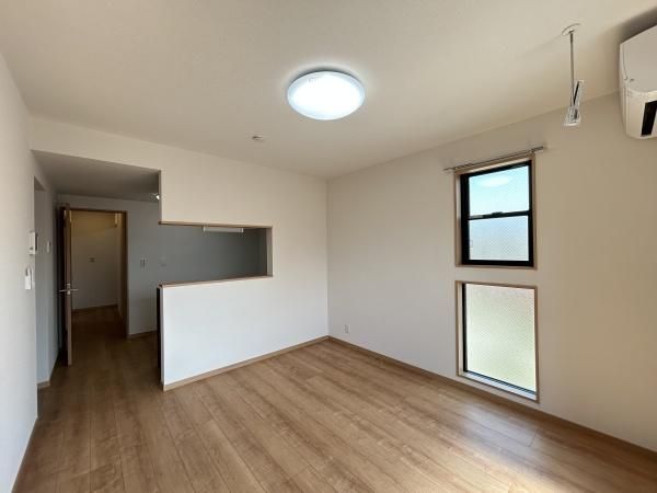 �y�����E���r���O�z�@