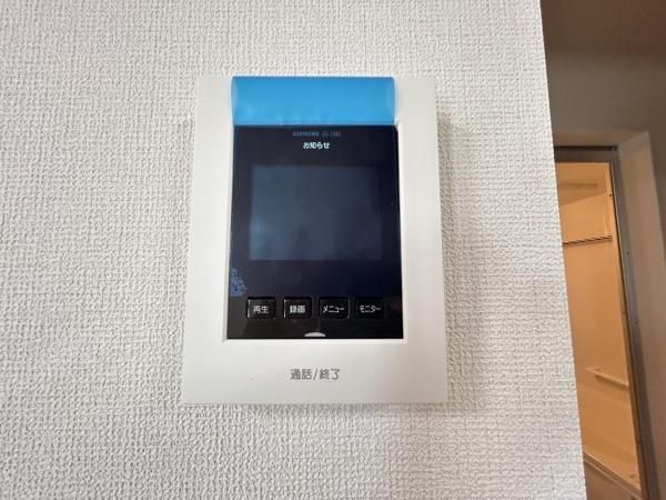 �y�Z�L�����e�B�z�@