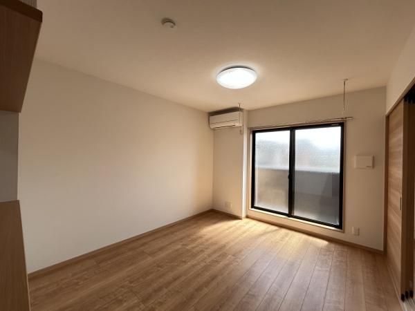 �y�����E���r���O�z�@