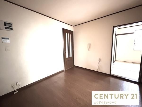 �y�����E���r���O�z�@