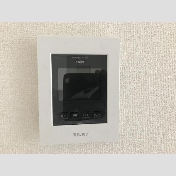 �y�Z�L�����e�B�z�@