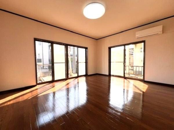 �y�����E���r���O�z�@