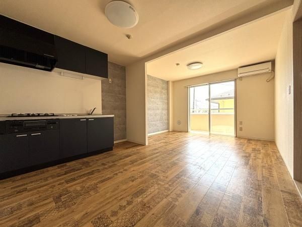 �y�����E���r���O�z�@