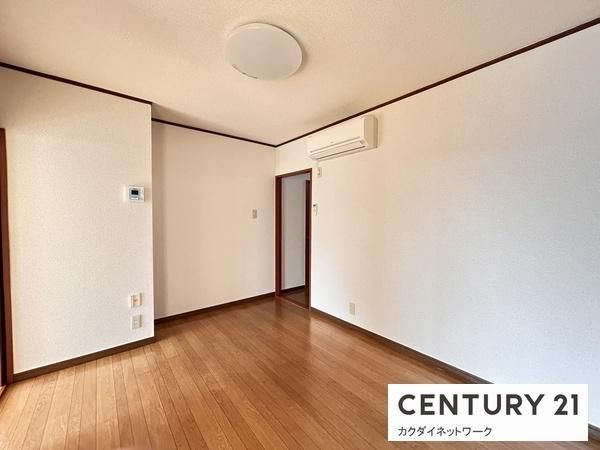 �y�����E���r���O�z�@