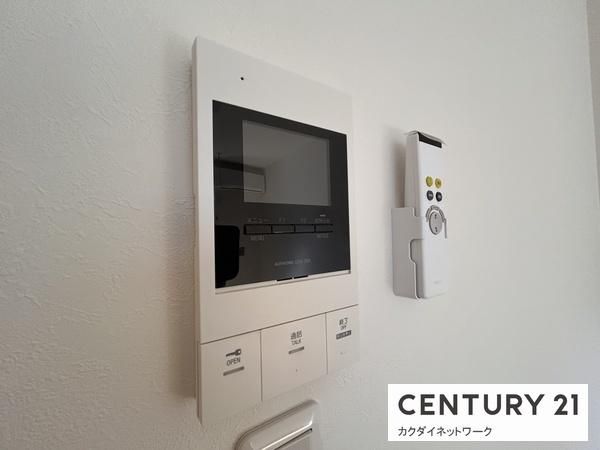 �y�Z�L�����e�B�z�@