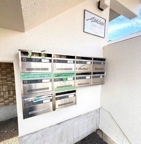 �y�Z�L�����e�B�z�@