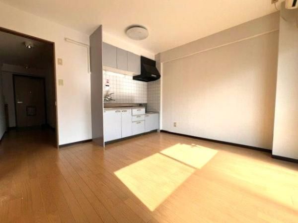 �y�����E���r���O�z�@