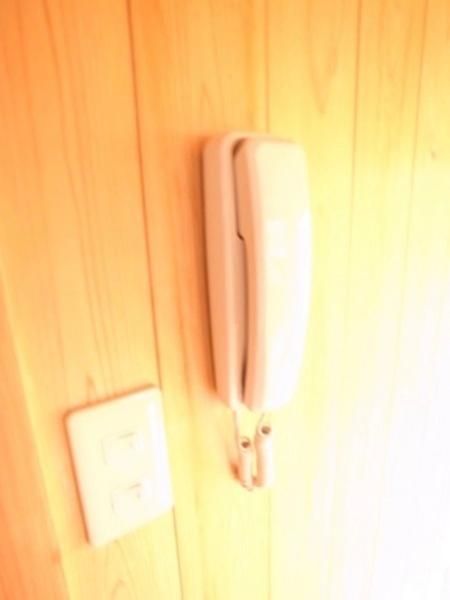 �y�Z�L�����e�B�z�@