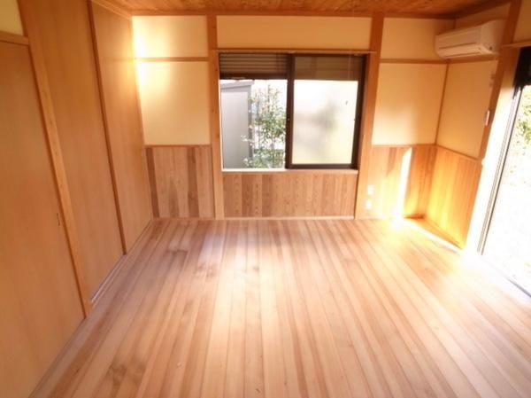 �y�����E���r���O�z�@