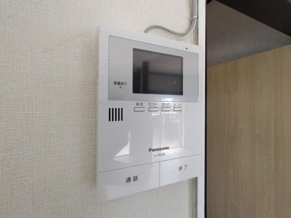 �y�Z�L�����e�B�z�@