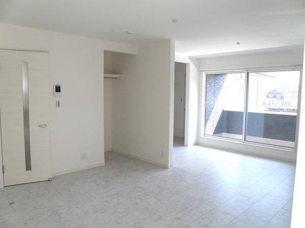 �y�����E���r���O�z�@