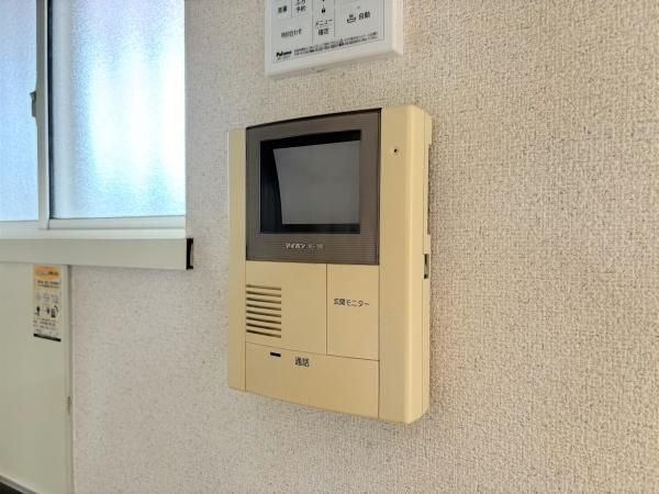 �y�Z�L�����e�B�z�@