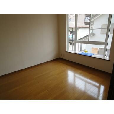 �y�����E���r���O�z�@