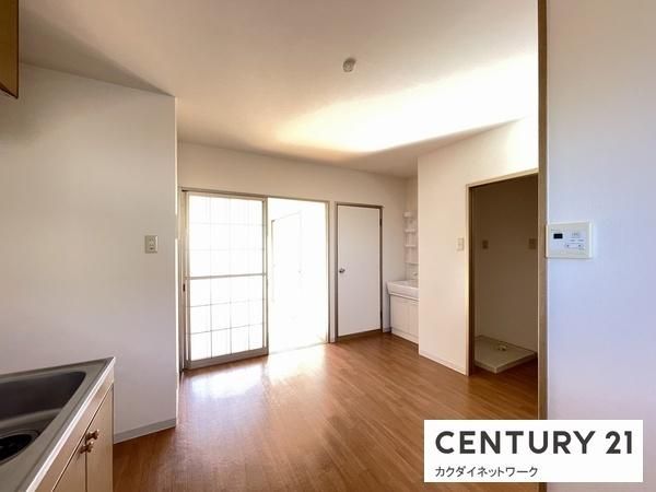 �y�����E���r���O�z�@