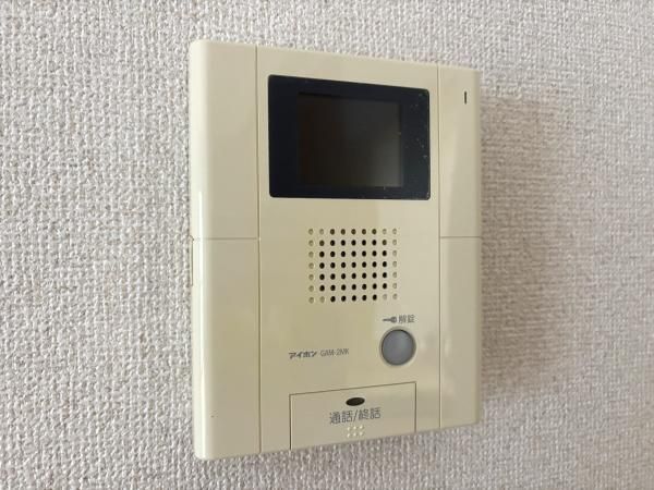 �y�Z�L�����e�B�z�@