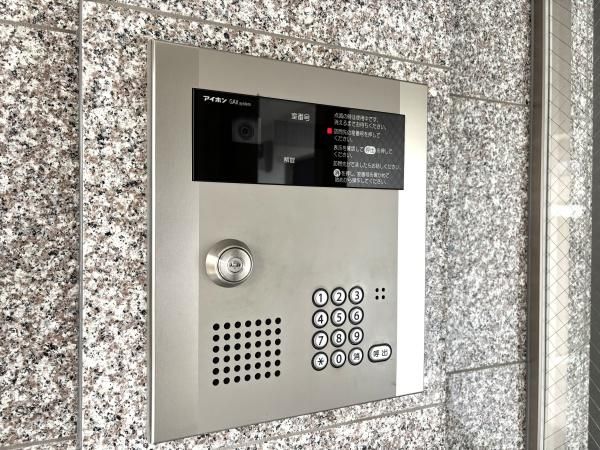 �y�Z�L�����e�B�z�@