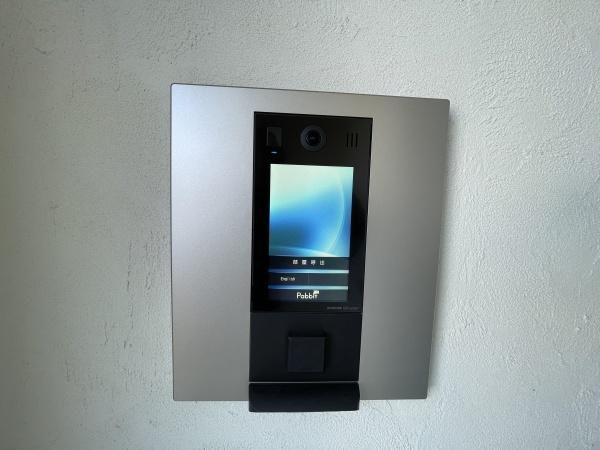 �y�Z�L�����e�B�z�@