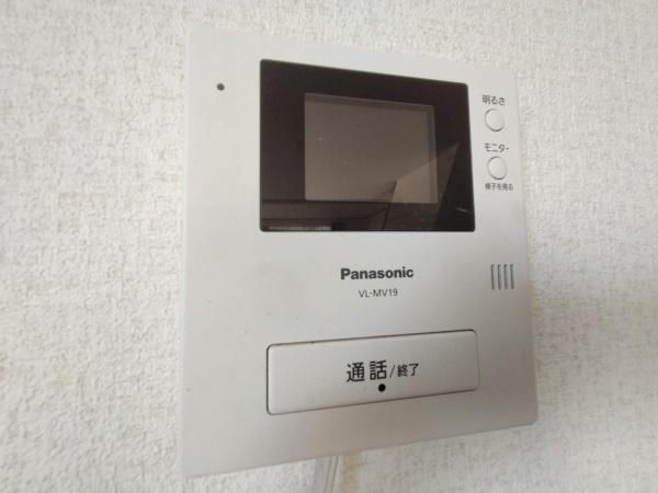 �y�Z�L�����e�B�z�@