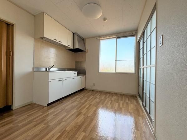 �y�����E���r���O�z�@