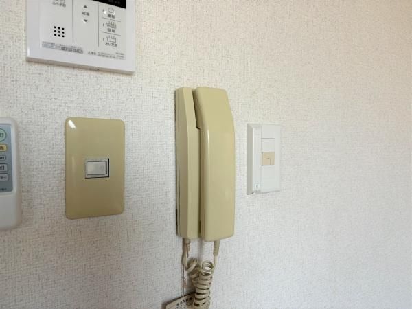 �y�Z�L�����e�B�z�@