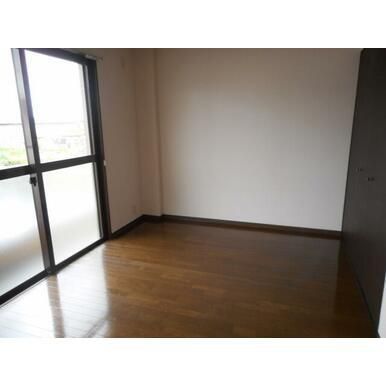 �y�����E���r���O�z�@