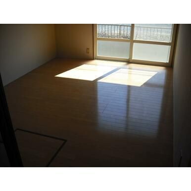 �y�����E���r���O�z�@