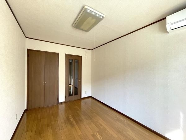 �y�����E���r���O�z�@