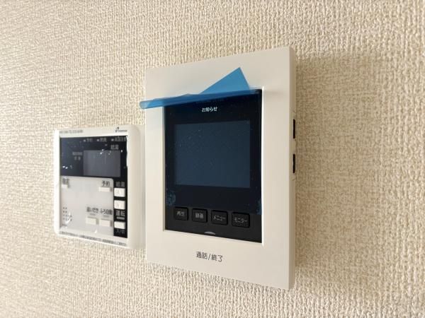 �y�Z�L�����e�B�z�@