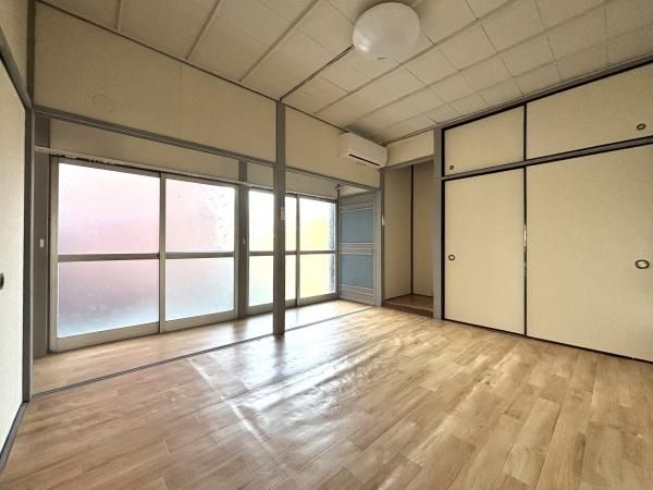 �y�����E���r���O�z�@