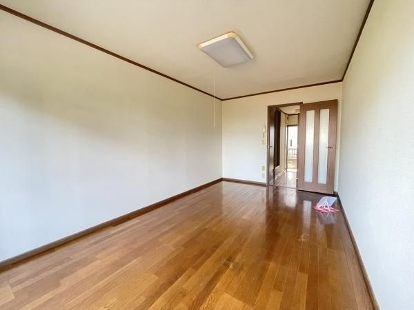 �y�����E���r���O�z�@