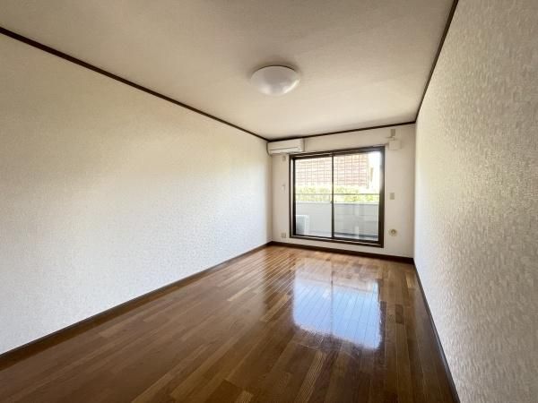 �y�����E���r���O�z�@