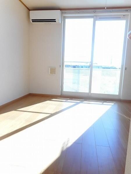 �y�����E���r���O�z�@