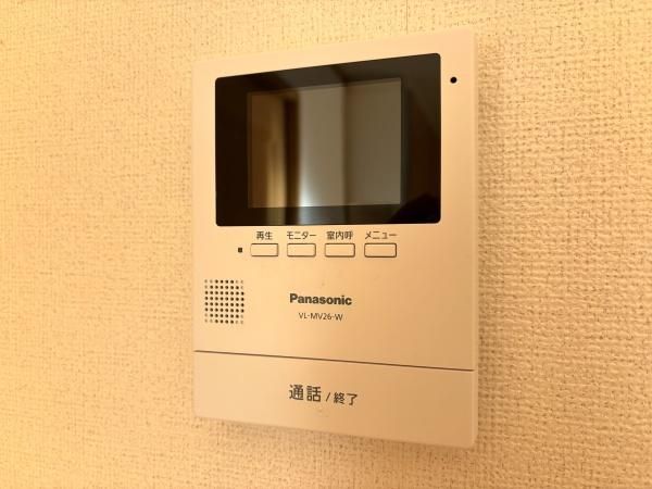 �y�Z�L�����e�B�z�@