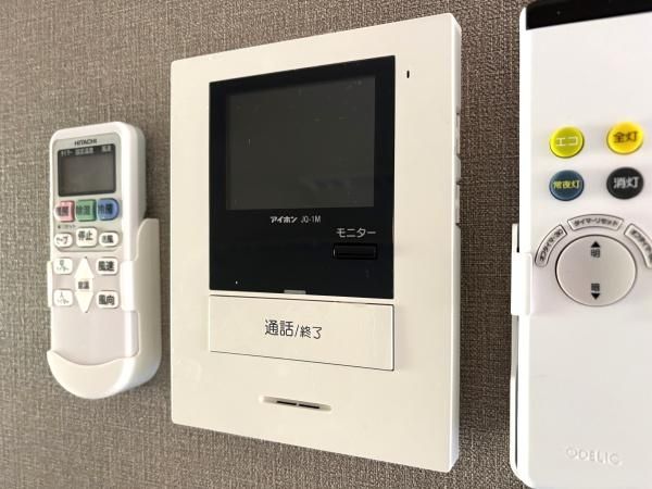 �y�Z�L�����e�B�z�@