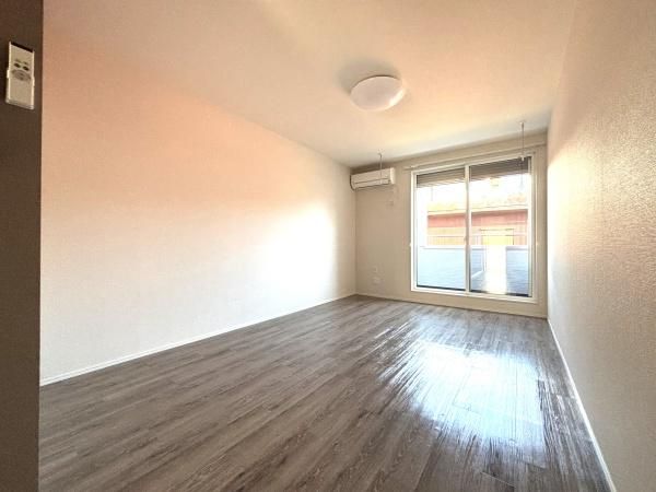 �y�����E���r���O�z�@