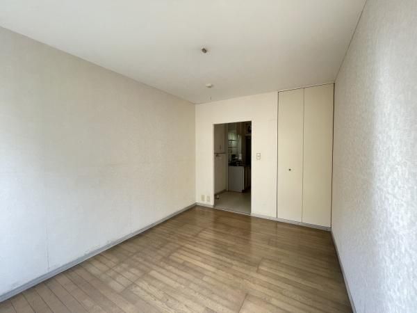 �y�����E���r���O�z�@