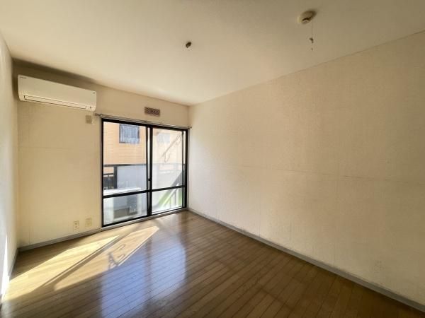 �y�����E���r���O�z�@