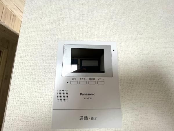 �y�Z�L�����e�B�z�@