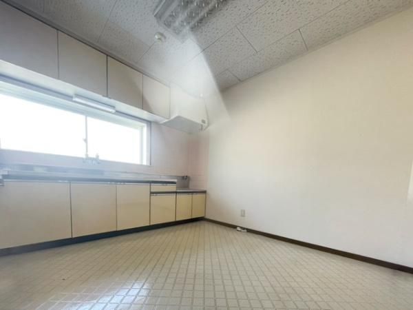 �y�����E���r���O�z�@