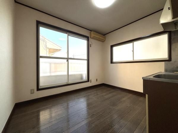 �y�����E���r���O�z�@