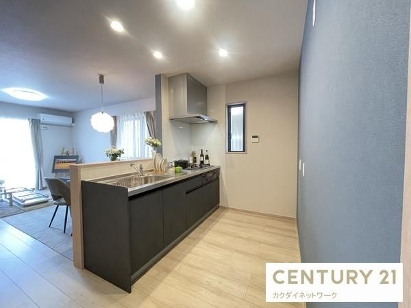 �y�����E���r���O�z�@