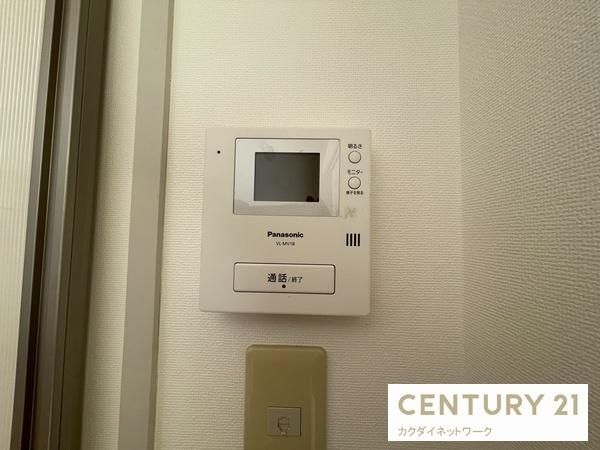 �y�Z�L�����e�B�z�@