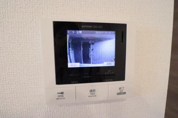 �y�Z�L�����e�B�z�@