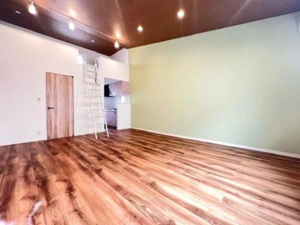 �y�����E���r���O�z�@