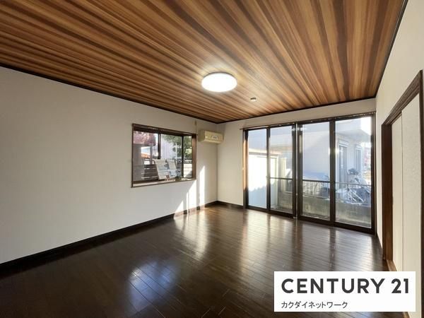 �y�����E���r���O�z�@