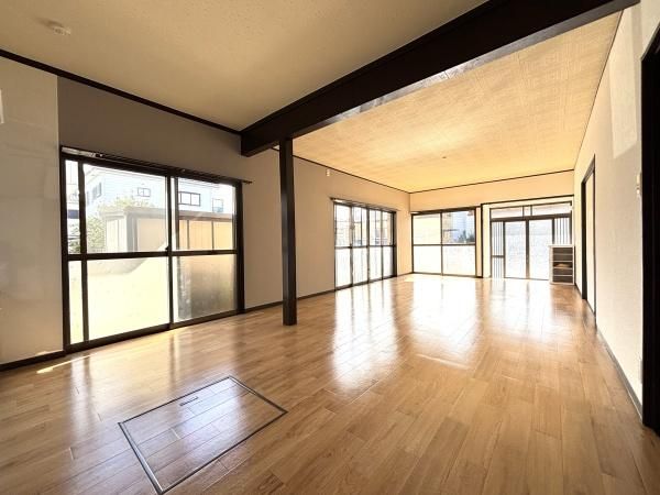 �y�����E���r���O�z�@