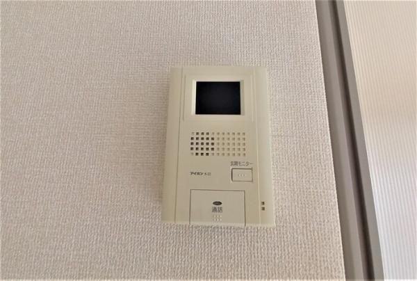 �y�Z�L�����e�B�z�@